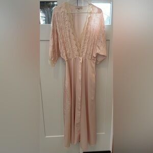 Vintage Marshall Field’s large pale pink robe cream lace trim